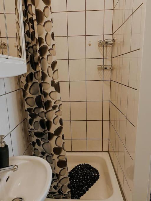 Unser Sonniges Apartment Mit Wlan, Netflix, Xbox Magdeburg Luaran gambar