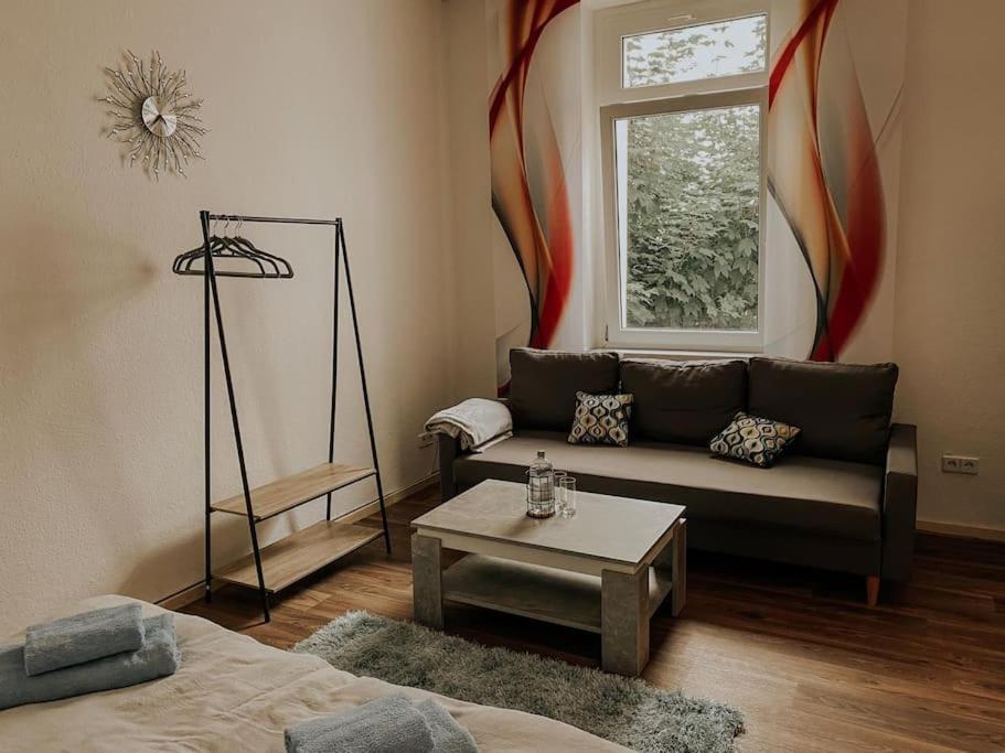 Unser Sonniges Apartment Mit Wlan, Netflix, Xbox Magdeburg Luaran gambar